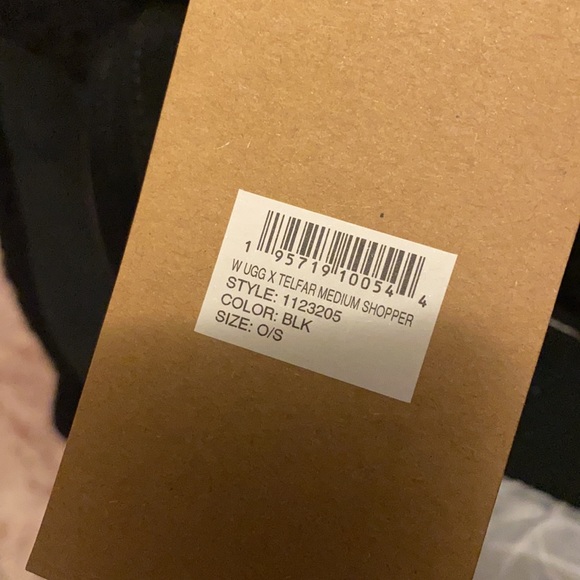 UGG x TELFAR Medium Shopper - Black (CHRISTMAS) - Picture 6 of 8